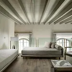 Strozzi Square Amazing House